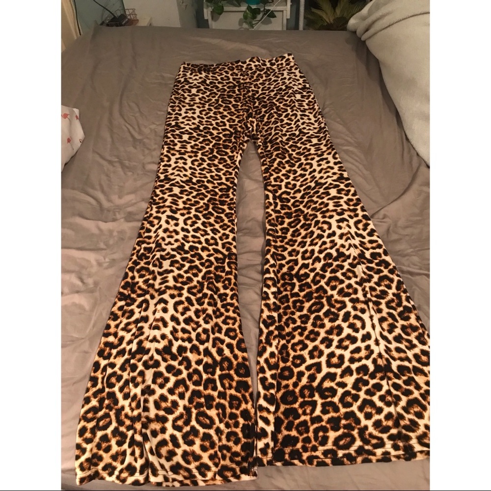 Flare-leg leopard pants! 🐆